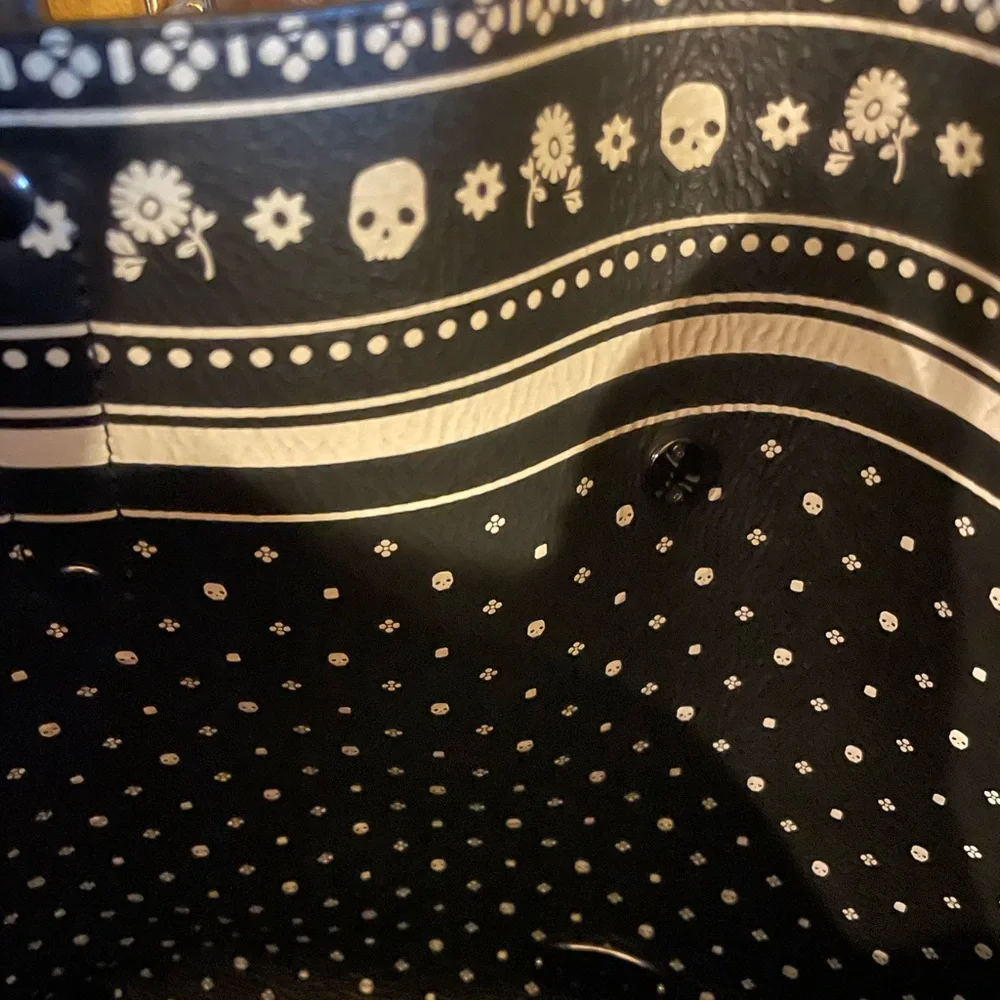 COACH Skull Bandana Print Market Leather Tote W/UNBRANDED Striped Scarf Accent - Picture 11 of 17